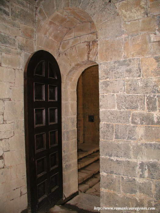 PUERTA Y ZAGUÁN DE ACCESO A LA TORRE